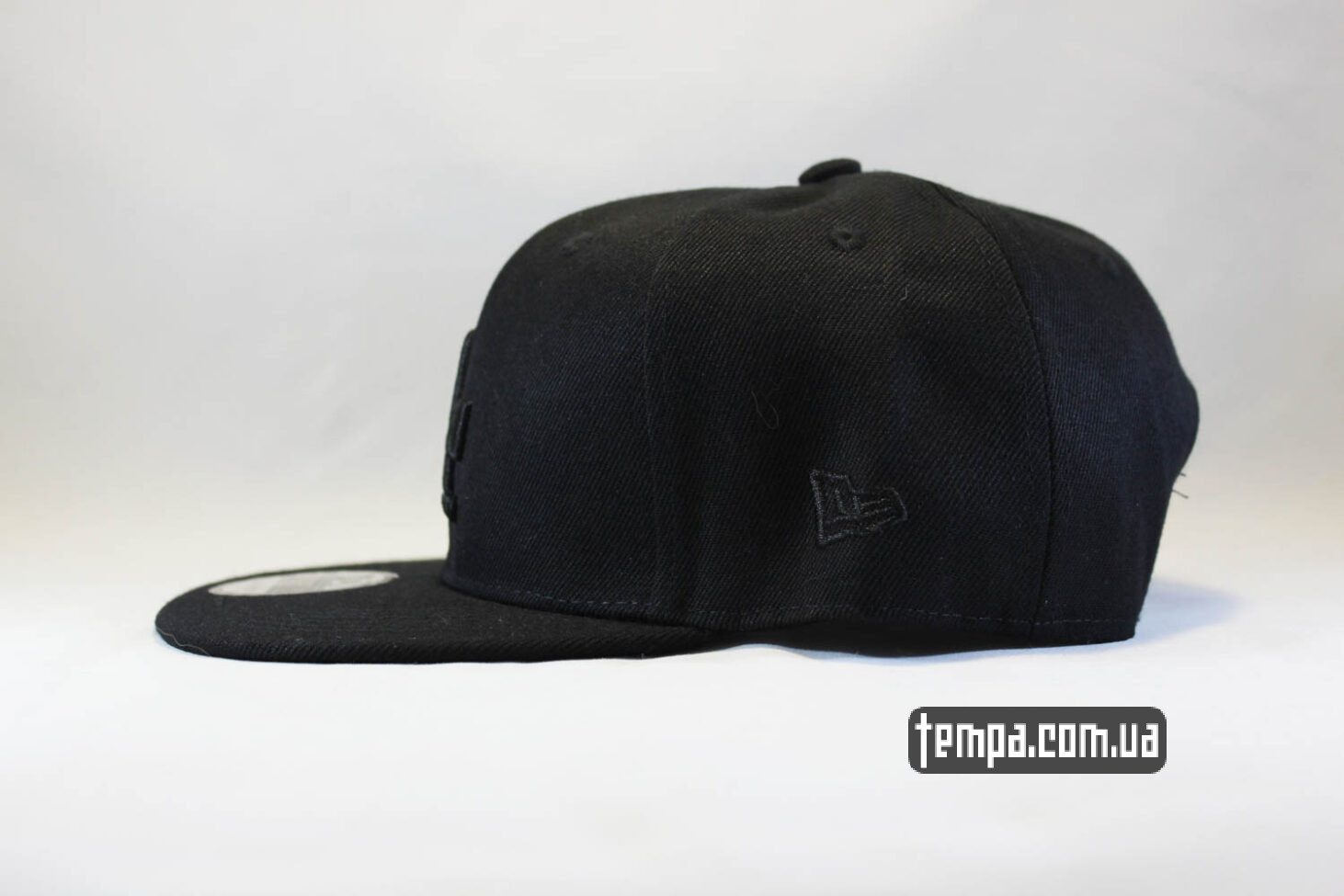 Кепка New Era LA черная с черным логотипом Кепка New Era LA черная с черным логотипом