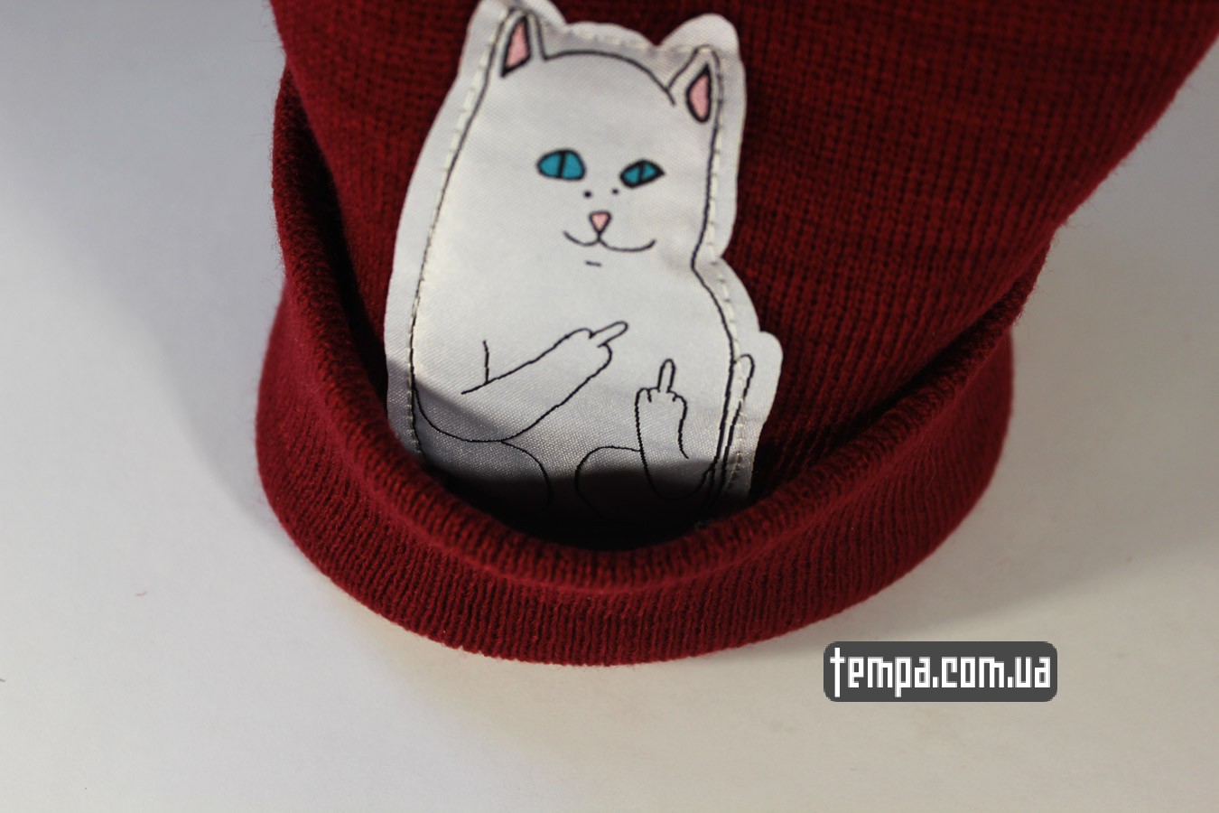 шапка бордовая ripndip nermal beanie кошка показывает fuck