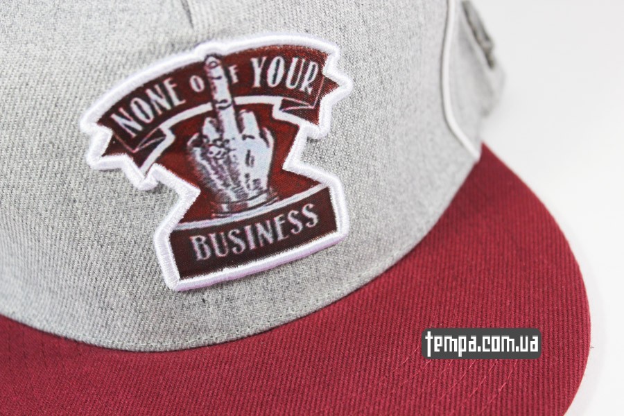 бейсболка кепка none of your business cayler sons серая с бордовым козырьком