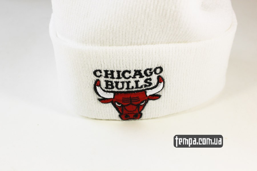 теплая зимняя шапка beanie Chicago Bulls New Era с баком белая украина