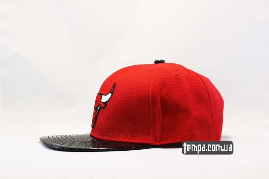с прямым козырьком кепка snapback Chicago Bulls red красная new Era с быком