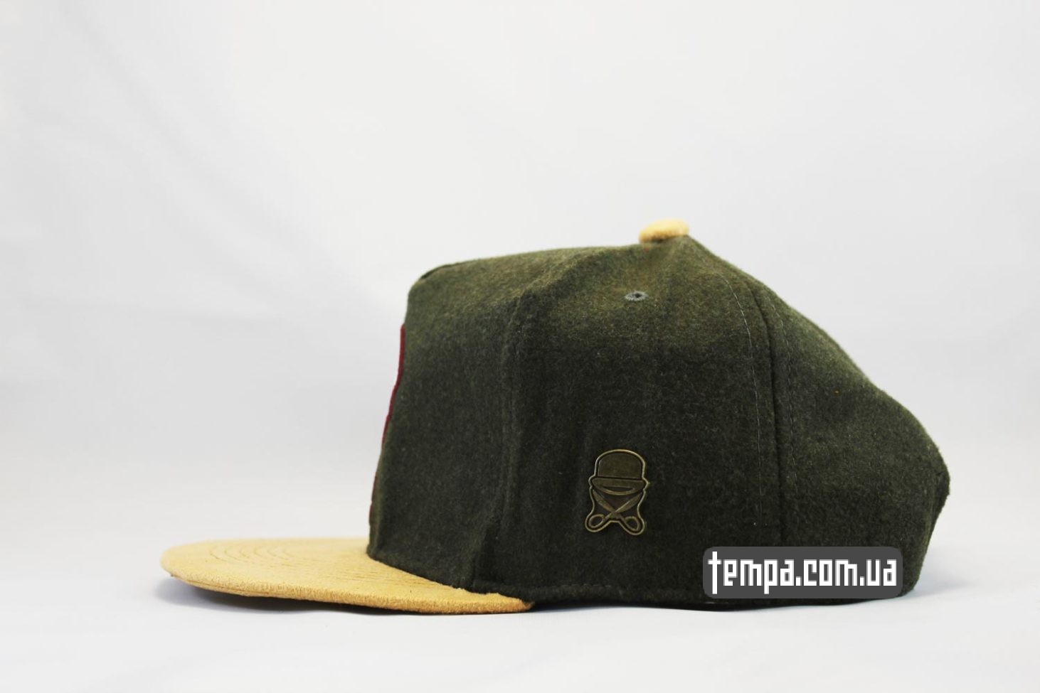 со средним пальцем кепка snapback None Of your Business Cayler and Sons средний палец