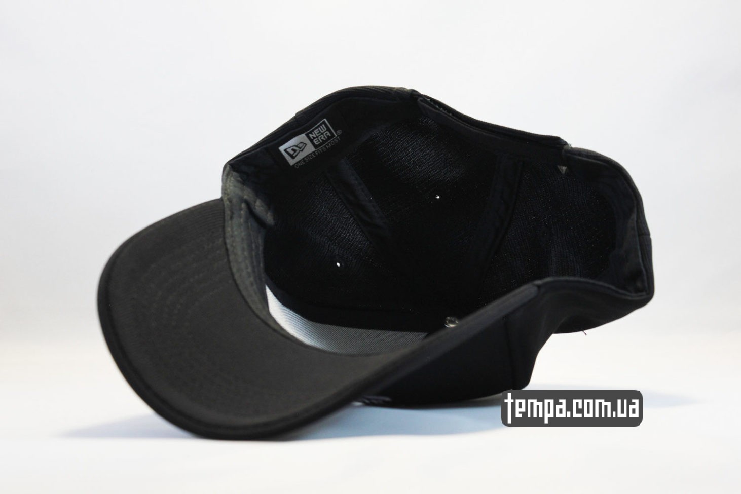 гнущимся козырьком кепка бейсболка Chicago Bulls New Era с быком черная