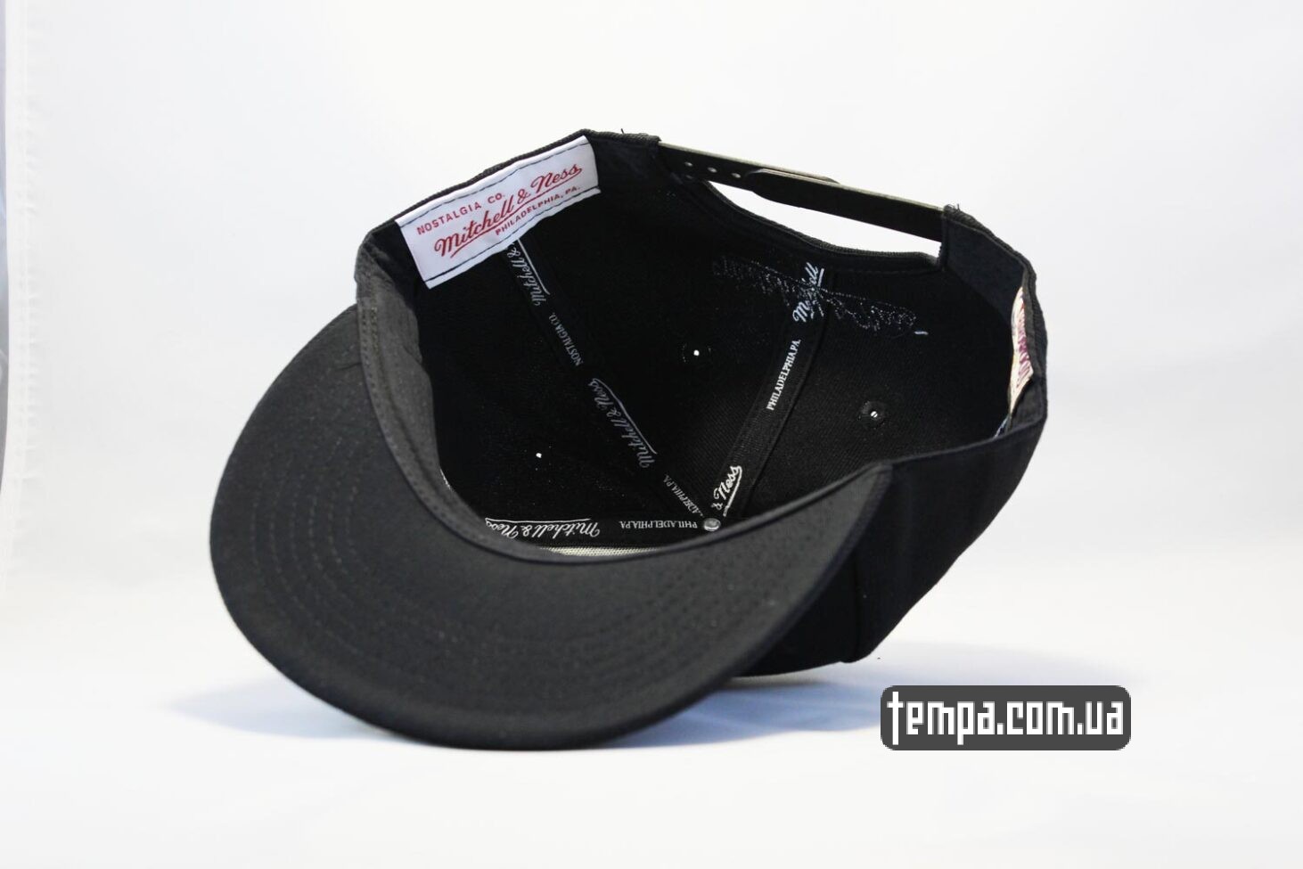без логотипов кепка snapback Chicago Bulls black New Era черная с черным быком