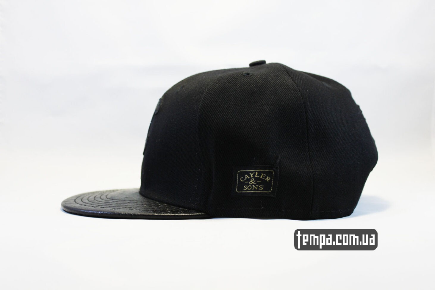 шанель одежда купить кепка snapback Chanel Cayler and Sons черная кожаный козырек