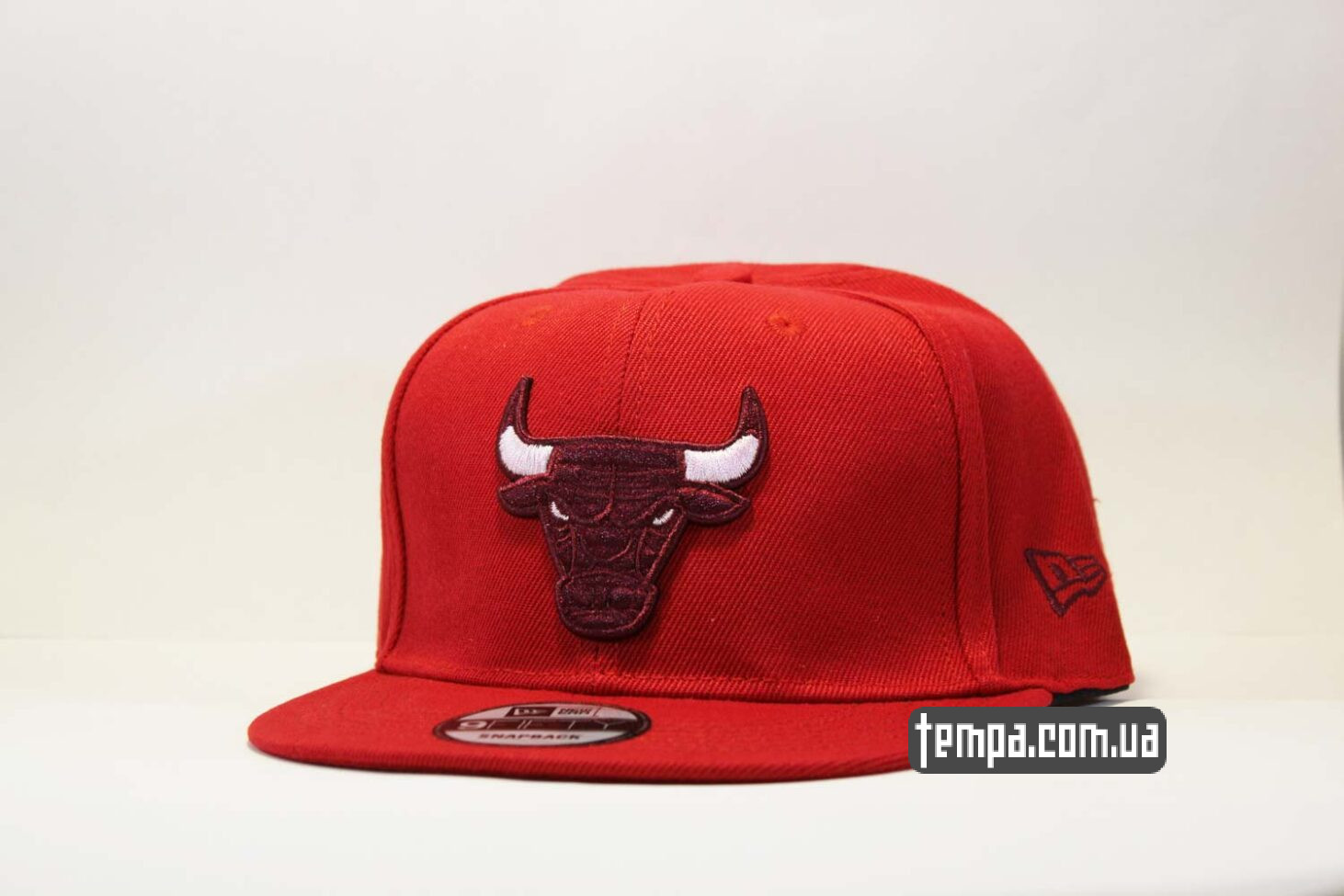 чисто красная бейсболка кепка snapback New Era red красная Chicago Bulls чисто красная бейсболка кепка snapback New Era red красная Chicago Bulls