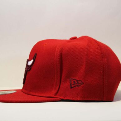 чисто красная бейсболка кепка snapback New Era red красная Chicago Bulls