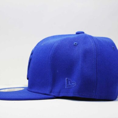 однотонная бейсболка кепка snapback New Era Yankees голубая с синим логотипом