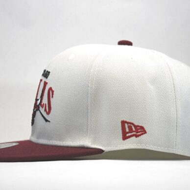 kepka-chicago-bulls-belo-krasnaya-snapback